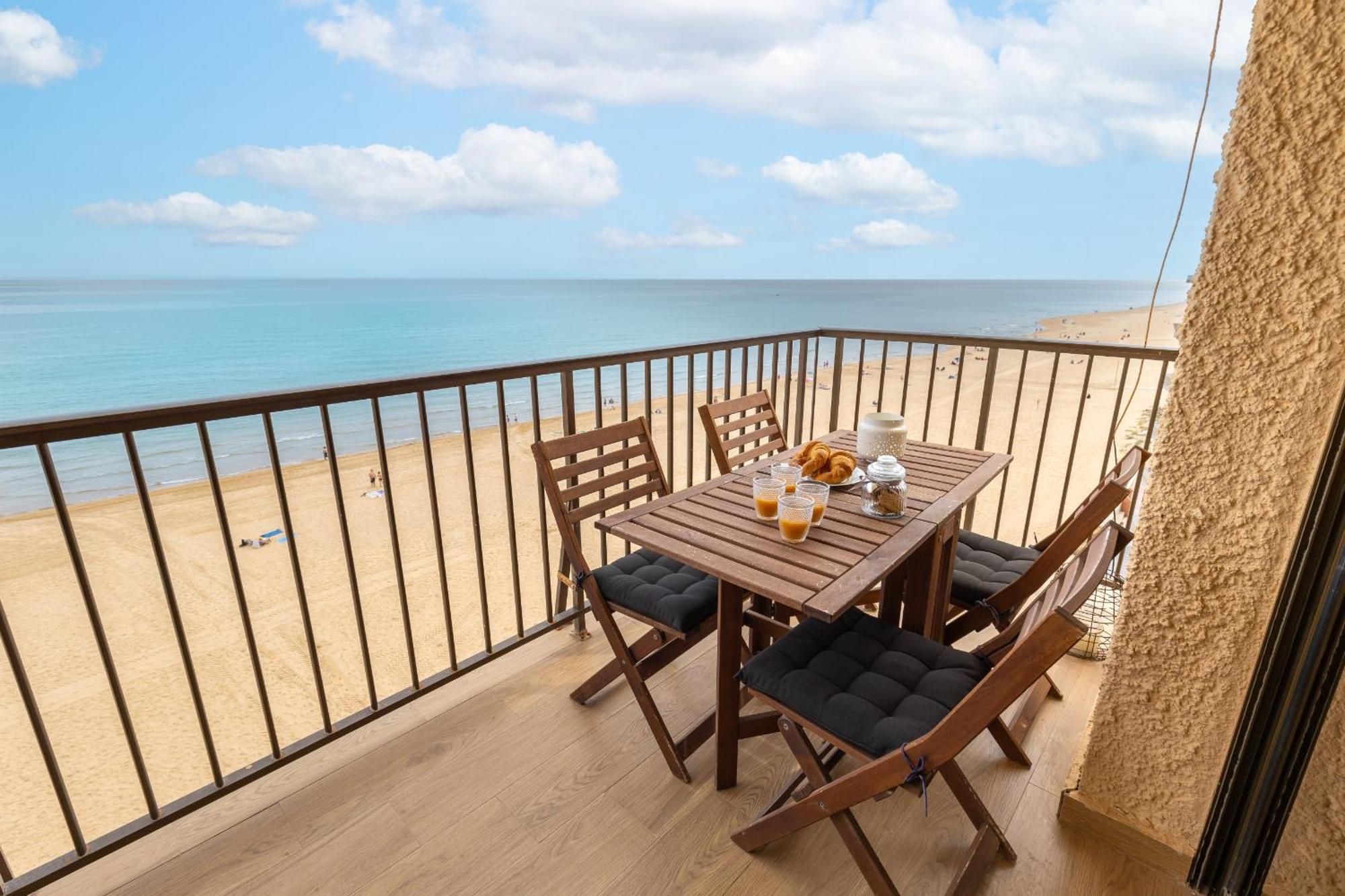 Beach Haven By Fidalsa El Moncayo Ngoại thất bức ảnh